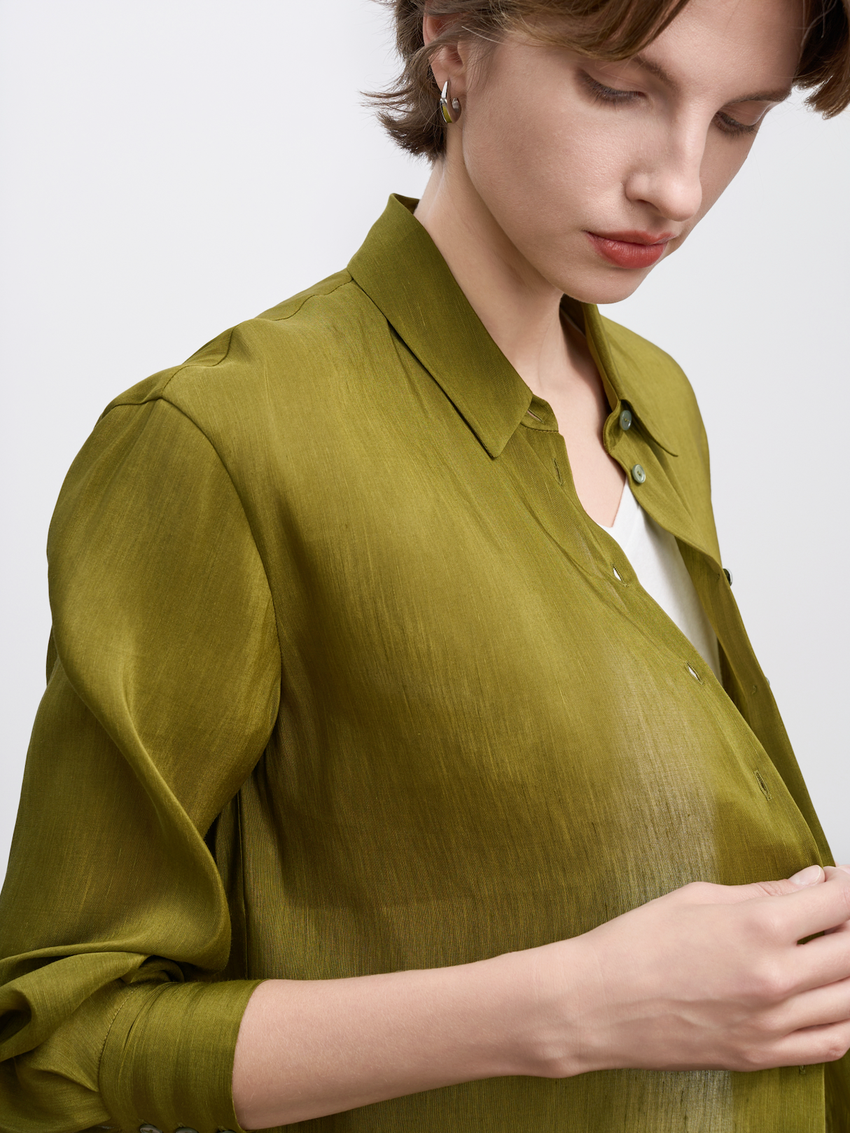 Chemise en lin et soie à col pointu